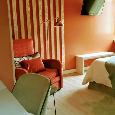 Lucia Hotel *