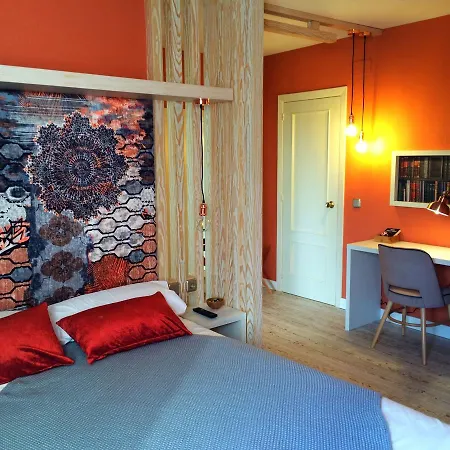 Lucia Hotel *