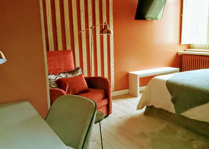 Lucia Hotel *