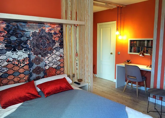 Lucia Hotel *